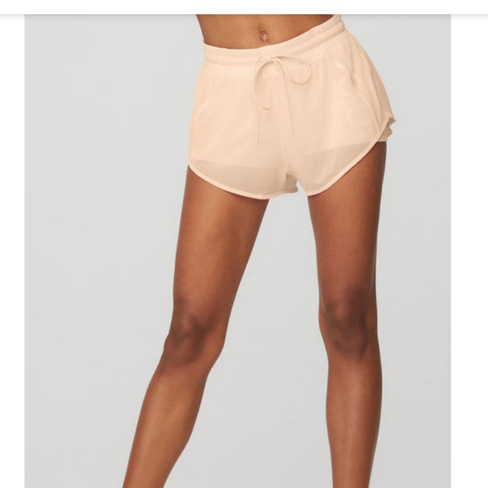 ALO Yoga Ambience Short M NWT in Peachy Glow